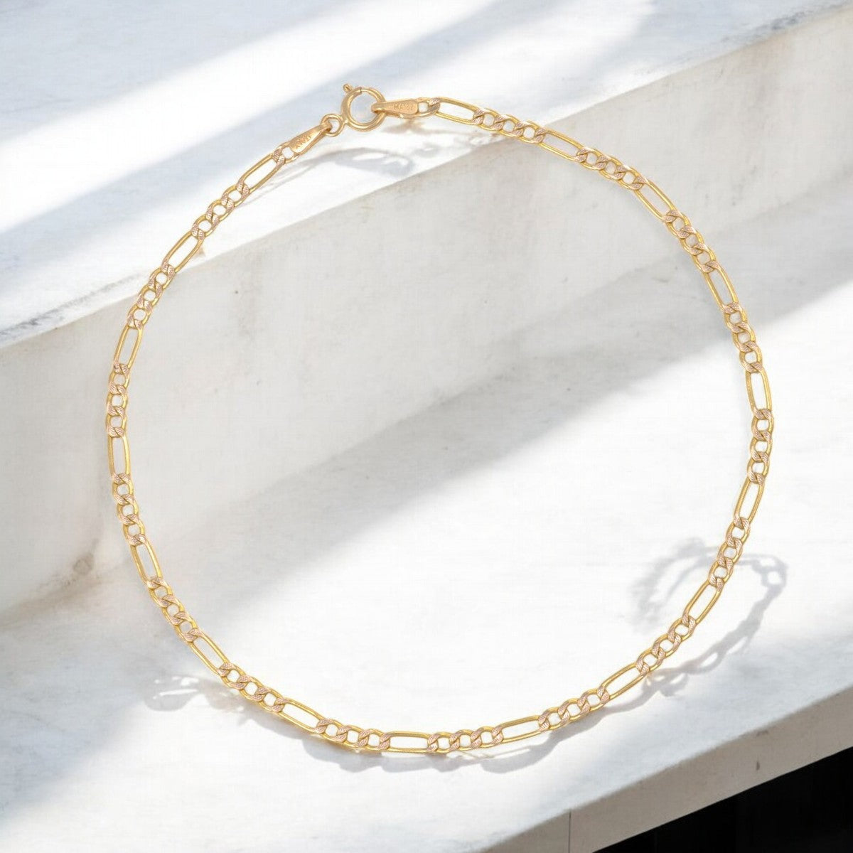 Pulsera Italiana Figaro Pave De 10 Quilates 2.6mm, 18.5 Cm