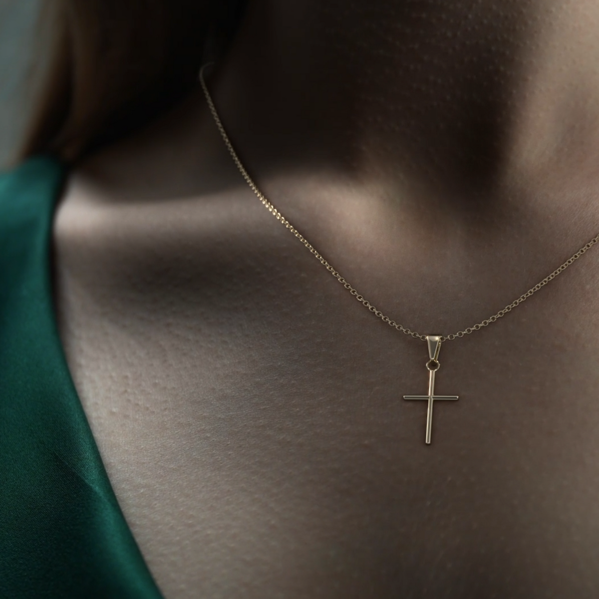 Collar De Cruz De Tubo De Oro De 10k