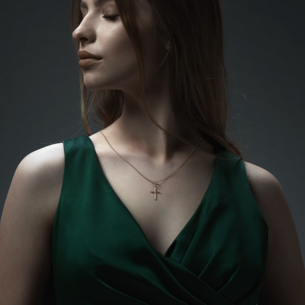 Collar De Cruz De Tubo De Oro De 10k