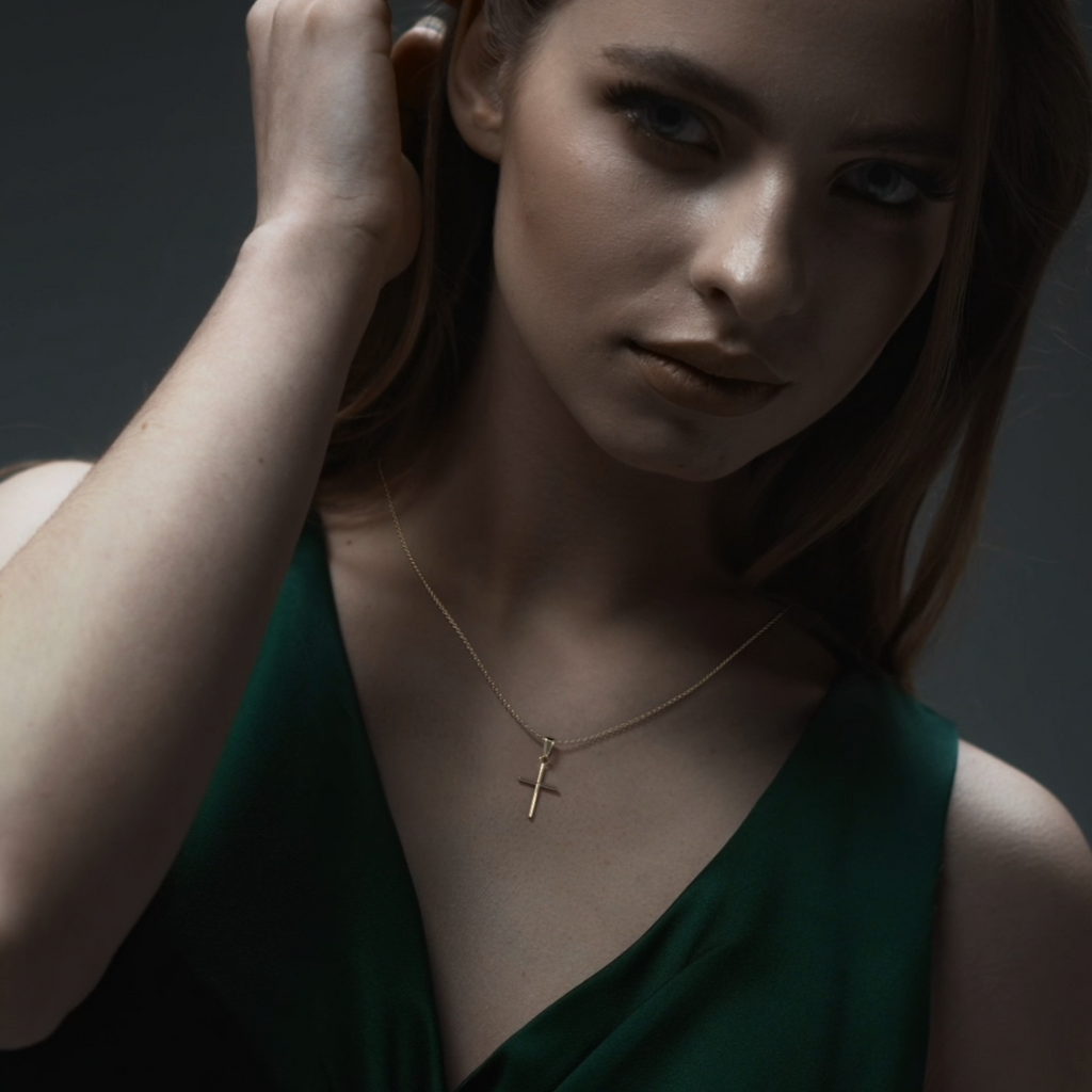 Collar De Cruz De Tubo De Oro De 10k