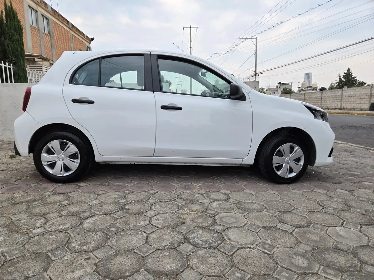 Nissan March 1.6 Sense At