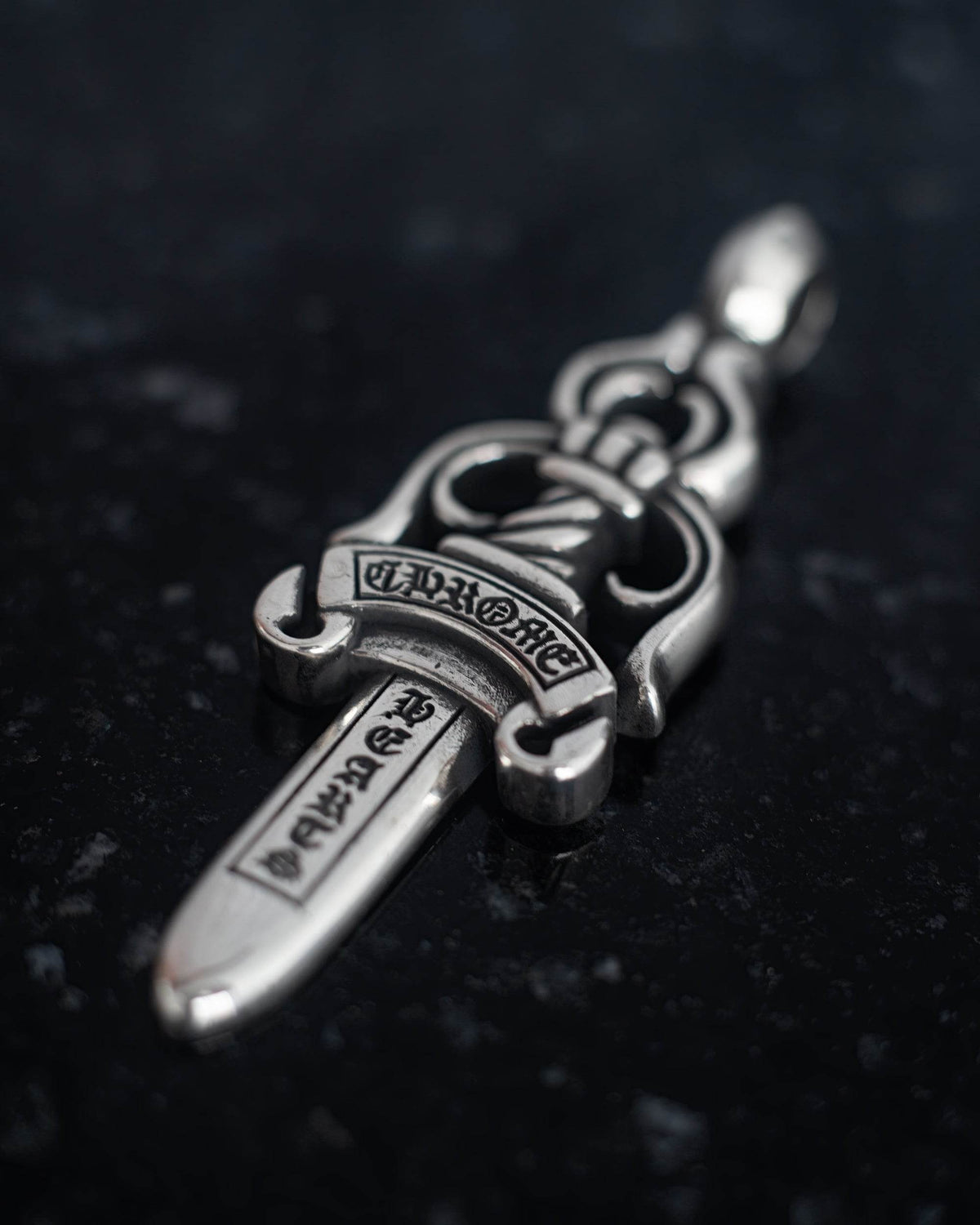 Daga Chrome Hearts
