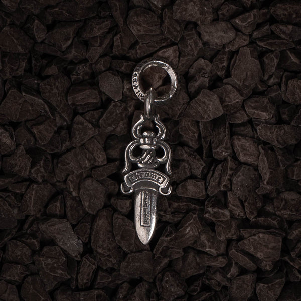 Daga Chrome Hearts