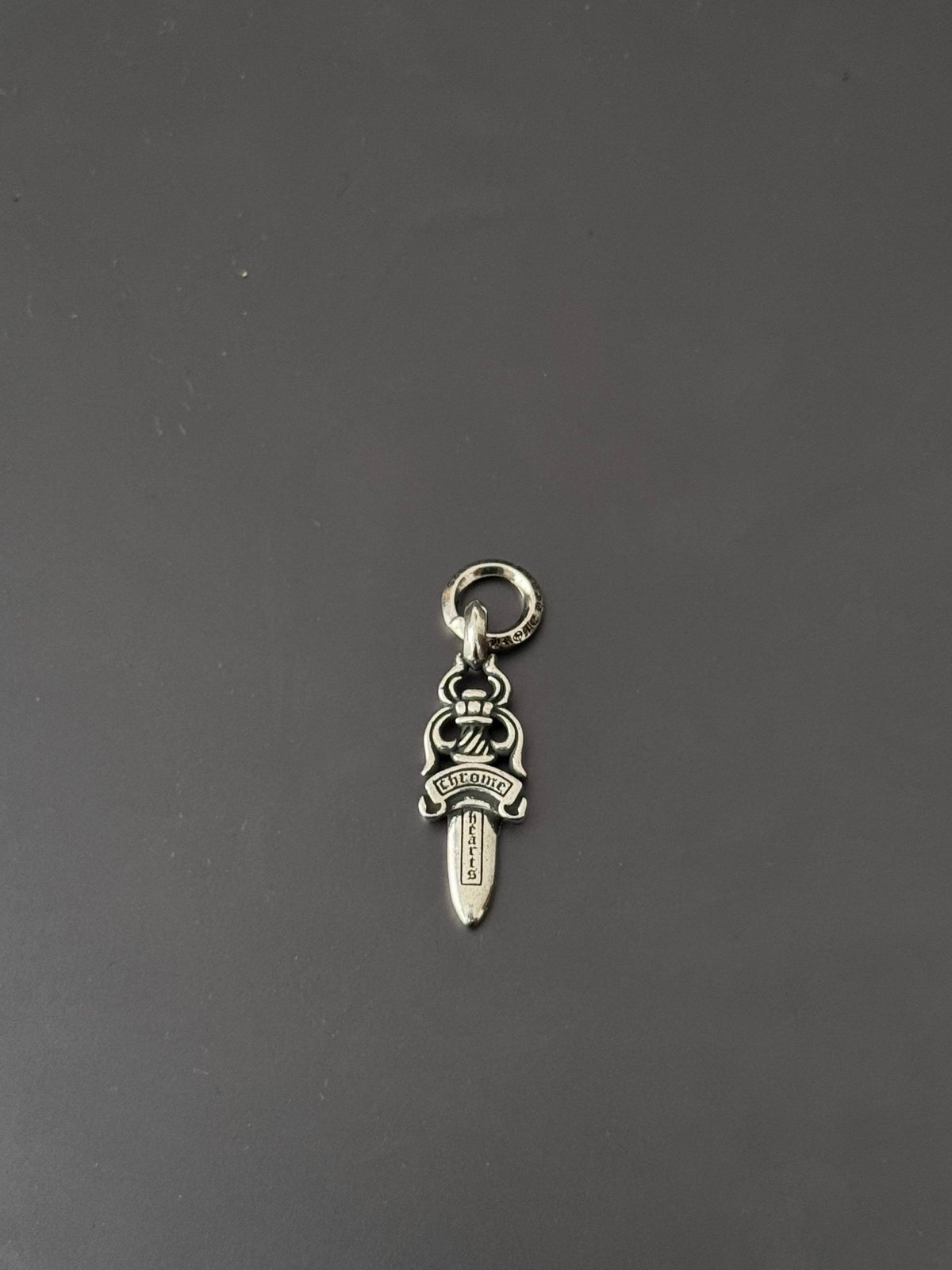 Daga Chrome Hearts