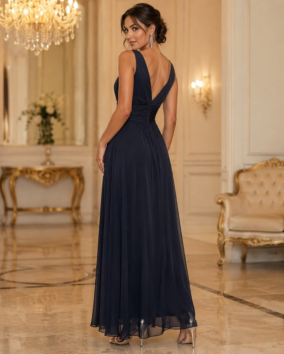 Vestido Largo Azul Marino con Escote V y Broche Elegante