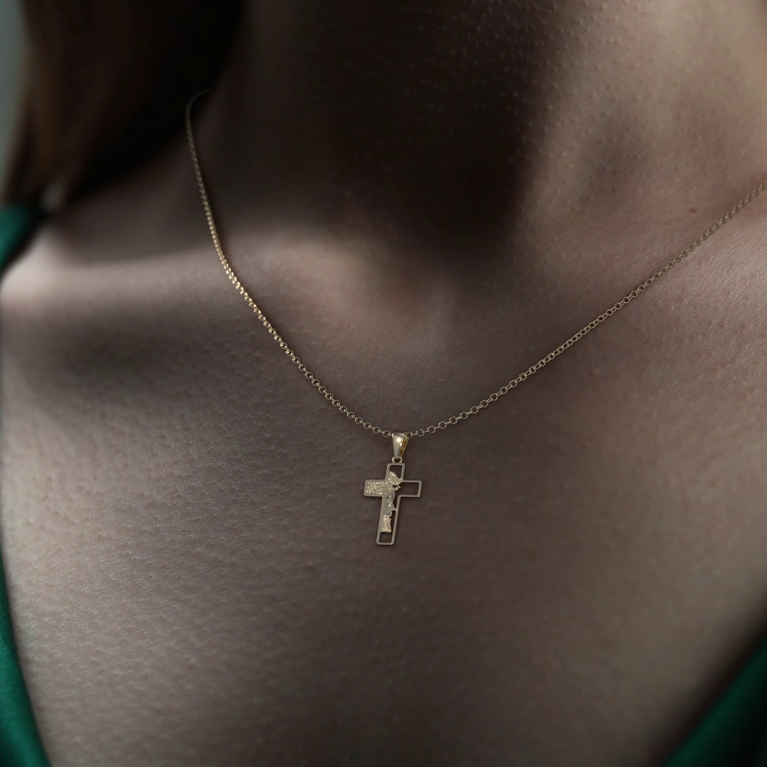 Dije de Cruz de Oro 10K con Rostro de Cristo – Elegancia y Fe para Hombre