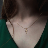 Dije de Cruz de Oro 10K con Rostro de Cristo – Elegancia y Fe para Hombre