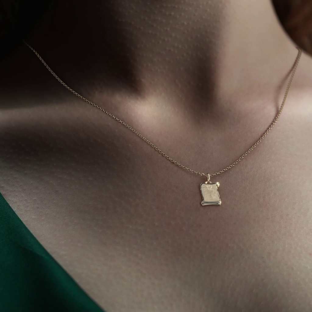 Dije de Oro 10K Medalla Religiosa Sagrado Caliz | Dije Oro Italiano 12mm | Joyería Fina