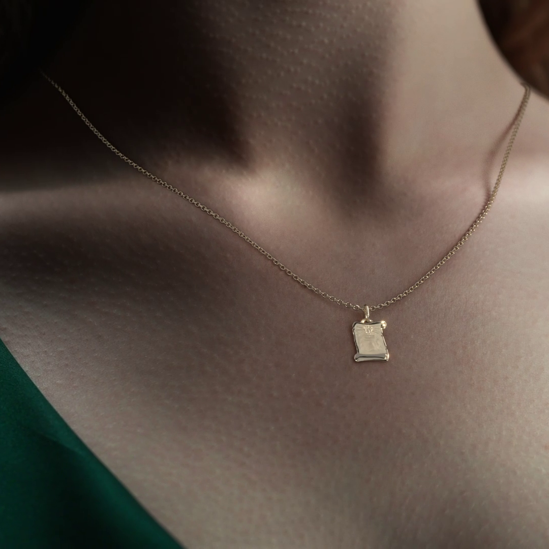 Dije de Oro 10K Medalla Religiosa Sagrado Caliz | Dije Oro Italiano 12mm | Joyería Fina