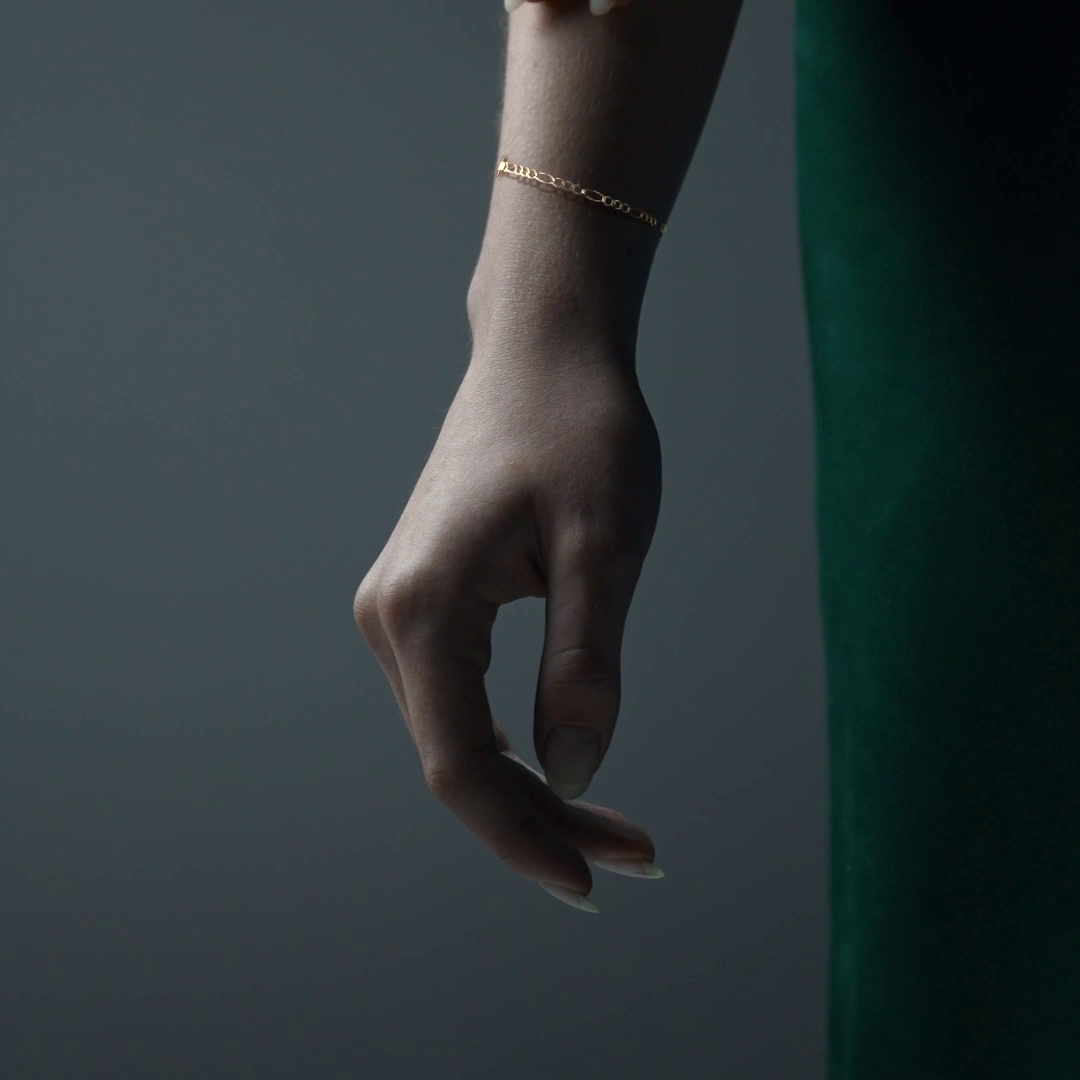 Pulsera Esclava de Oro 10K Estilo Fígaro 3x1 con Placa | Joyería Italiana