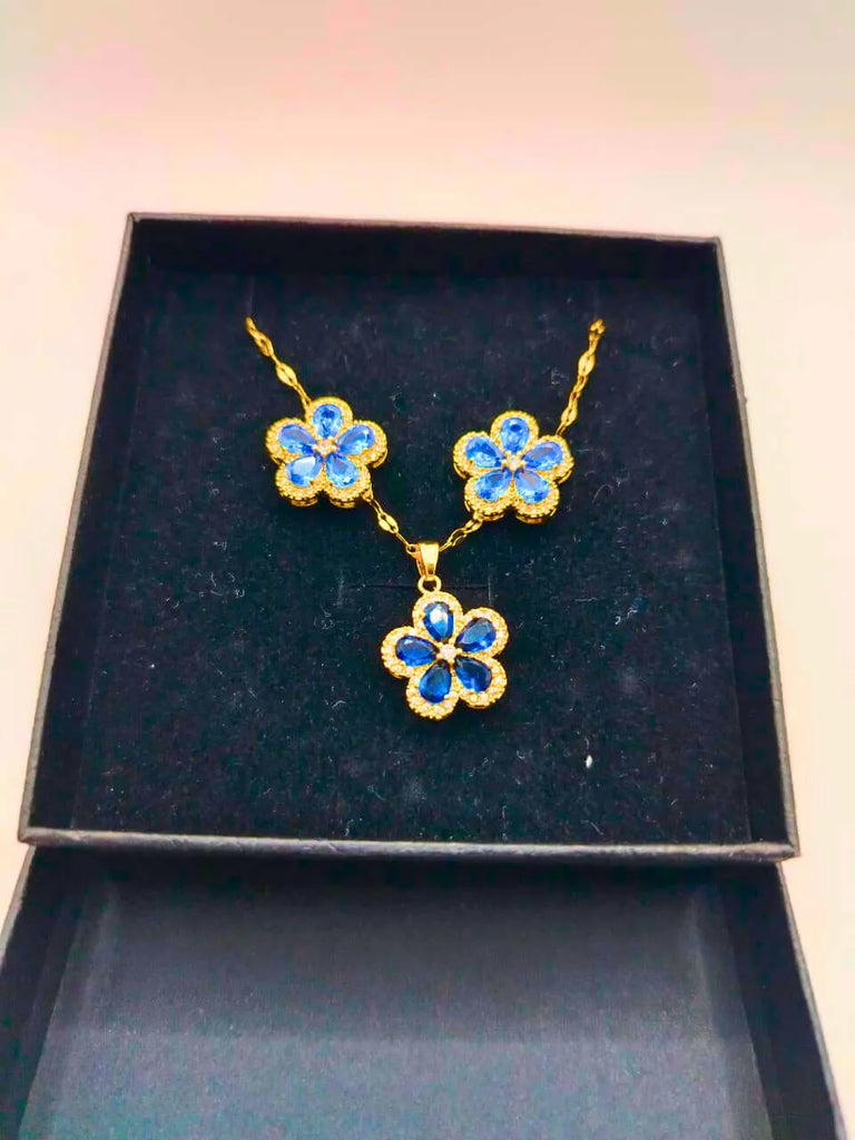 Collar y Aretes Acero Inoxidable Flor Azul Chapa Oro 10k Calenbi