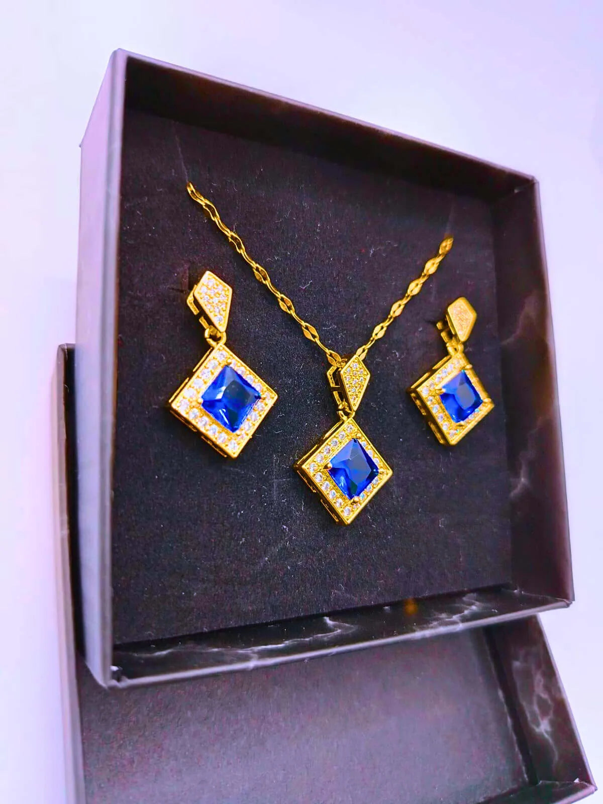 Collar y Aretes Acero Titanio Rombo Circonita Cubica Azul Chapa Oro 14k Calenbi