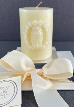 Cirio de Virgen con rosas con olor a rosas